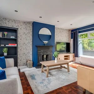 Stunning Over 11 Minutes To Centre Holiday home